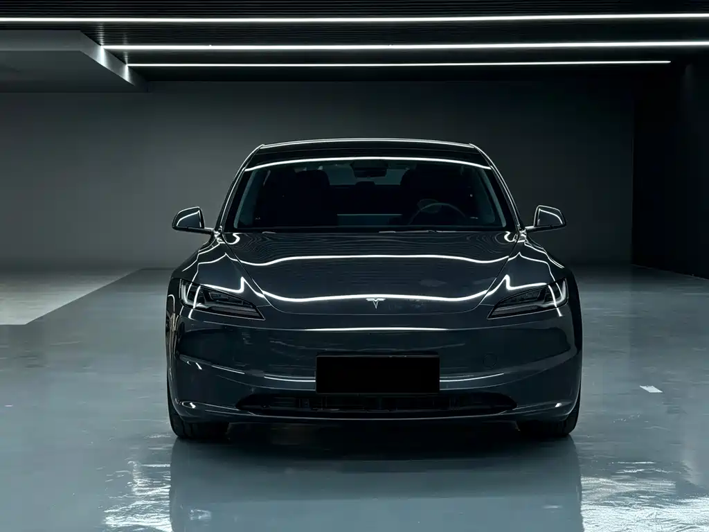 Tesla Model 3 — миниатюра 2