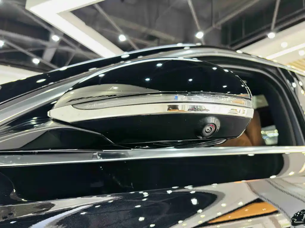 Mercedes-Benz E-Class — миниатюра 11