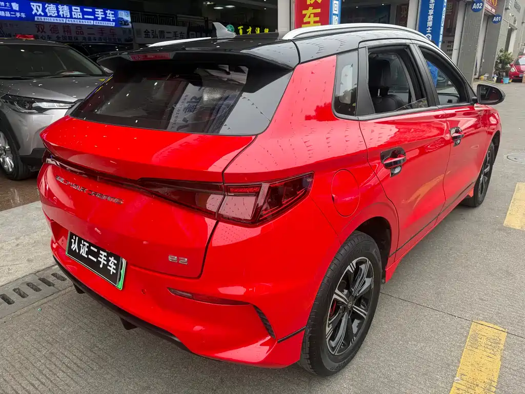 BYD E2