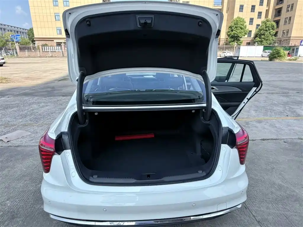 Hongqi H5 2023 1.5T HEV