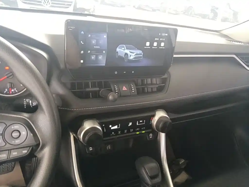 Toyota RAV4 — миниатюра 13
