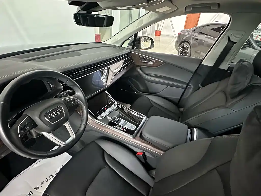 Audi Q7 2023 55 TFSI quattro S line Sport