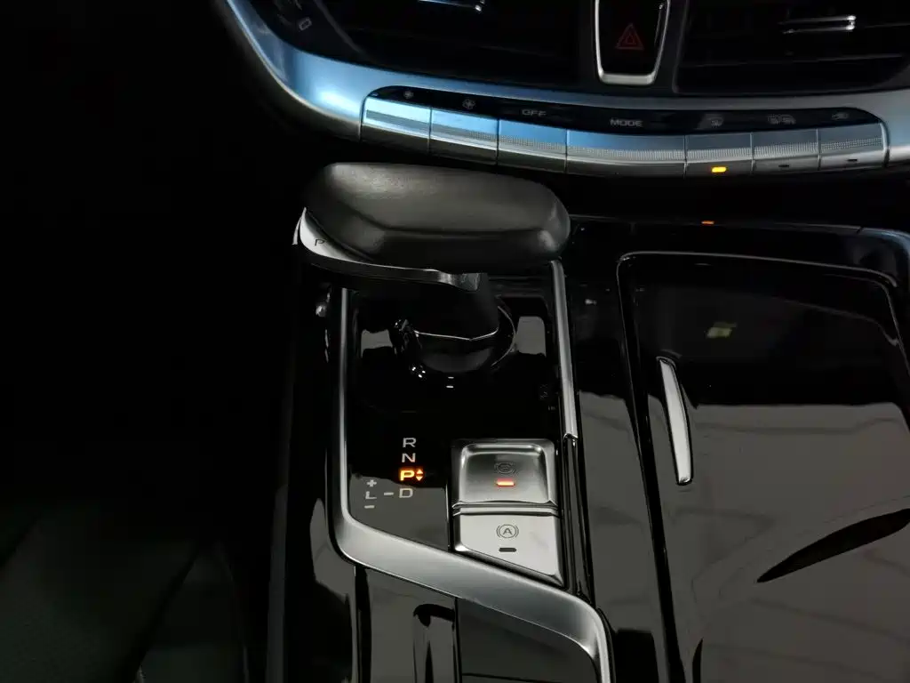Geely Borui Hybrid — миниатюра 13