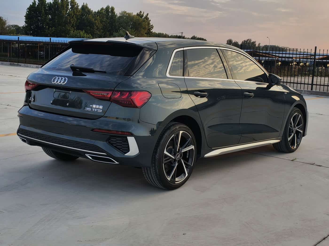 Audi A3 1.4 л 2023 г. Зелёный, пробег 17000 км