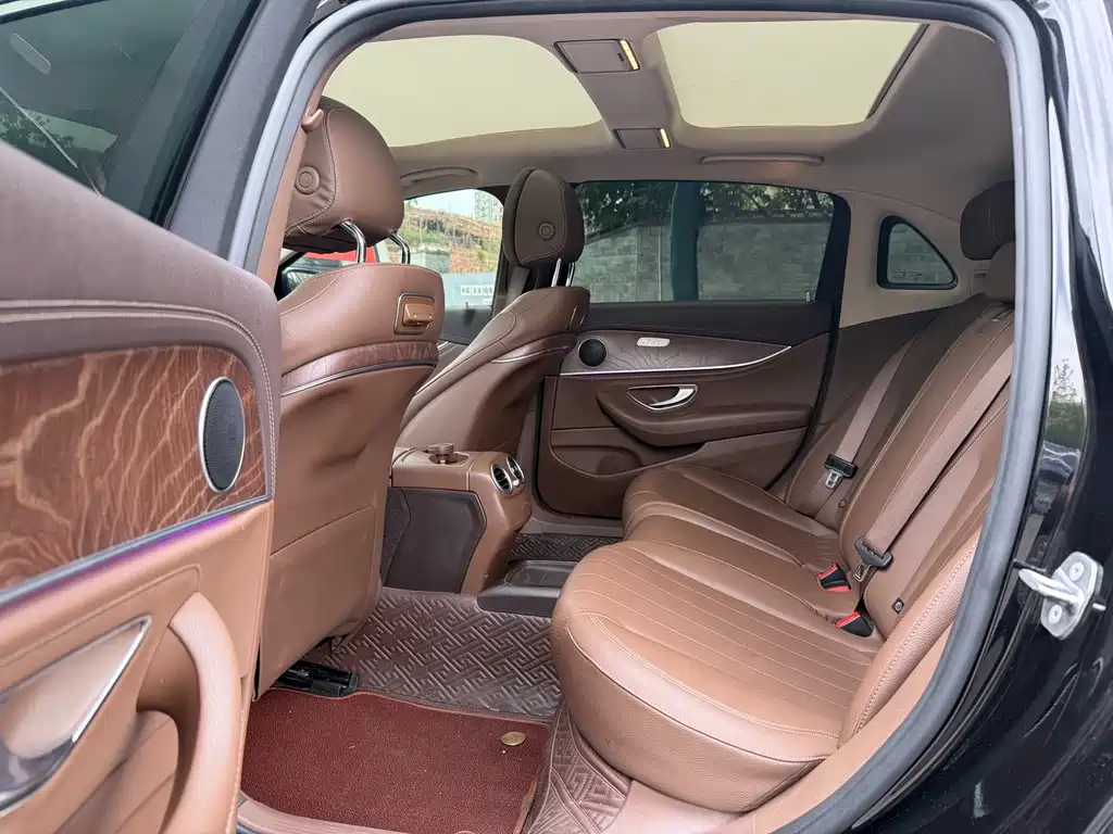 Mercedes-Benz E-Class — миниатюра 9