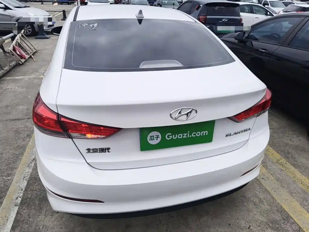 Hyundai Elantra — миниатюра 4