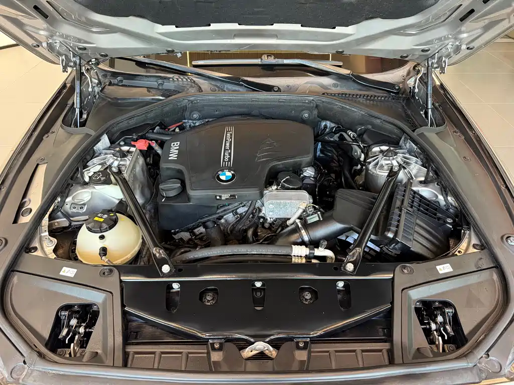 BMW 5 Series — миниатюра 15