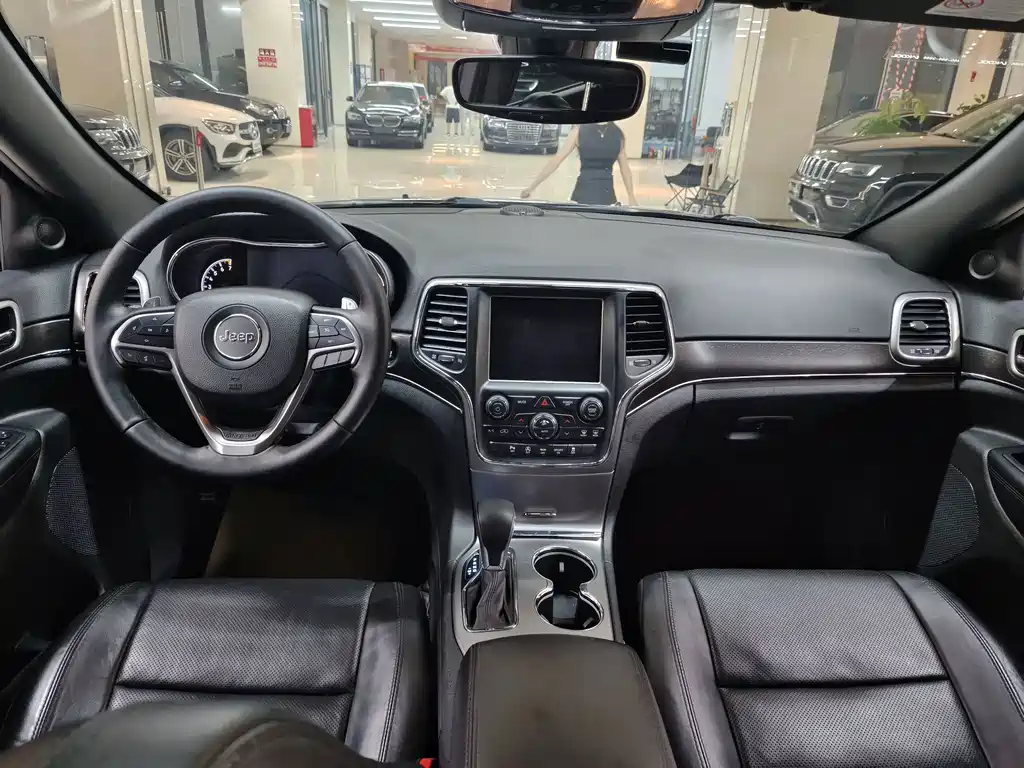 Jeep Grand Cherokee (Import) — миниатюра 14