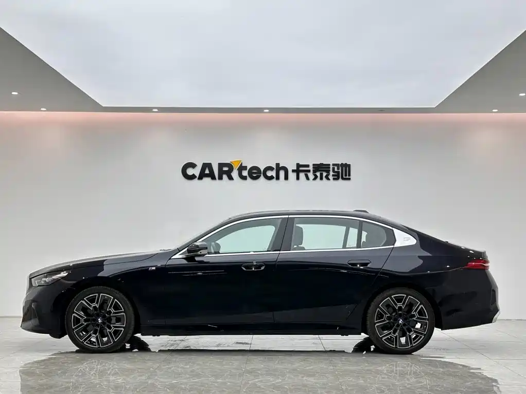 BMW 5 Series — миниатюра 2