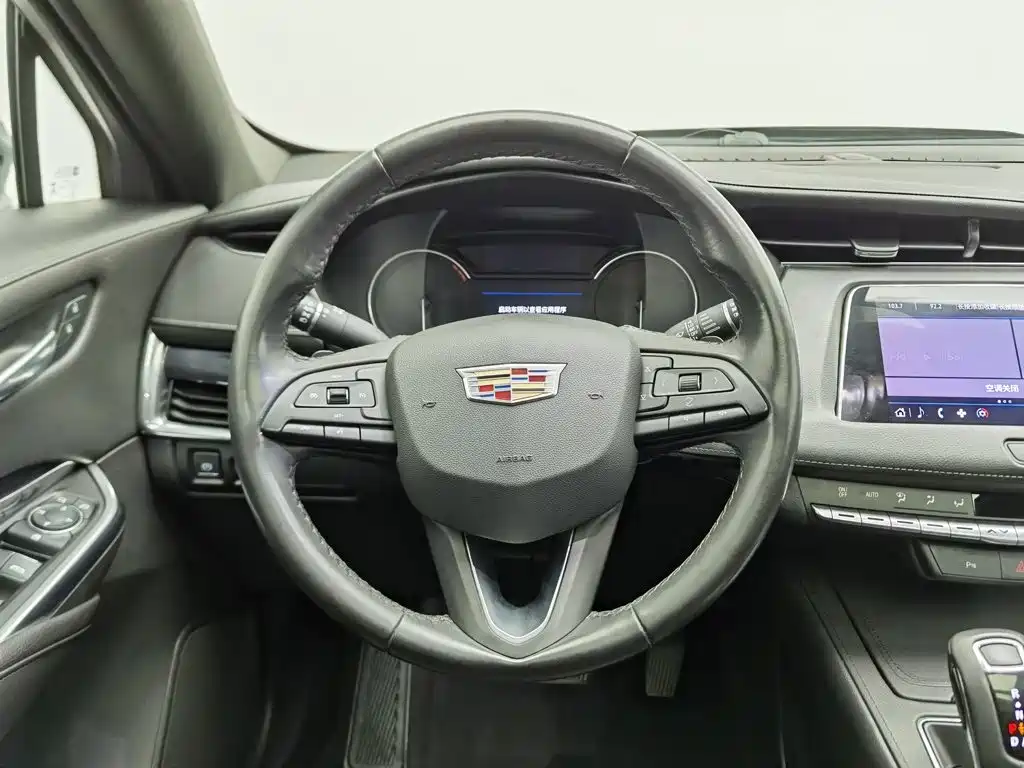 Cadillac XT4 — миниатюра 11