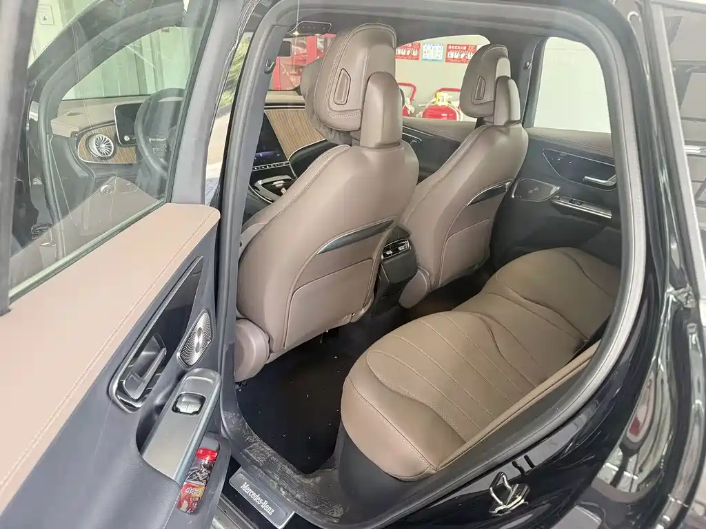 Mercedes-Benz EQE SUV — миниатюра 8