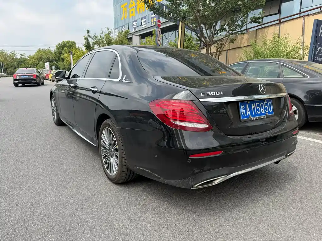 Mercedes-Benz E-Class — миниатюра 4