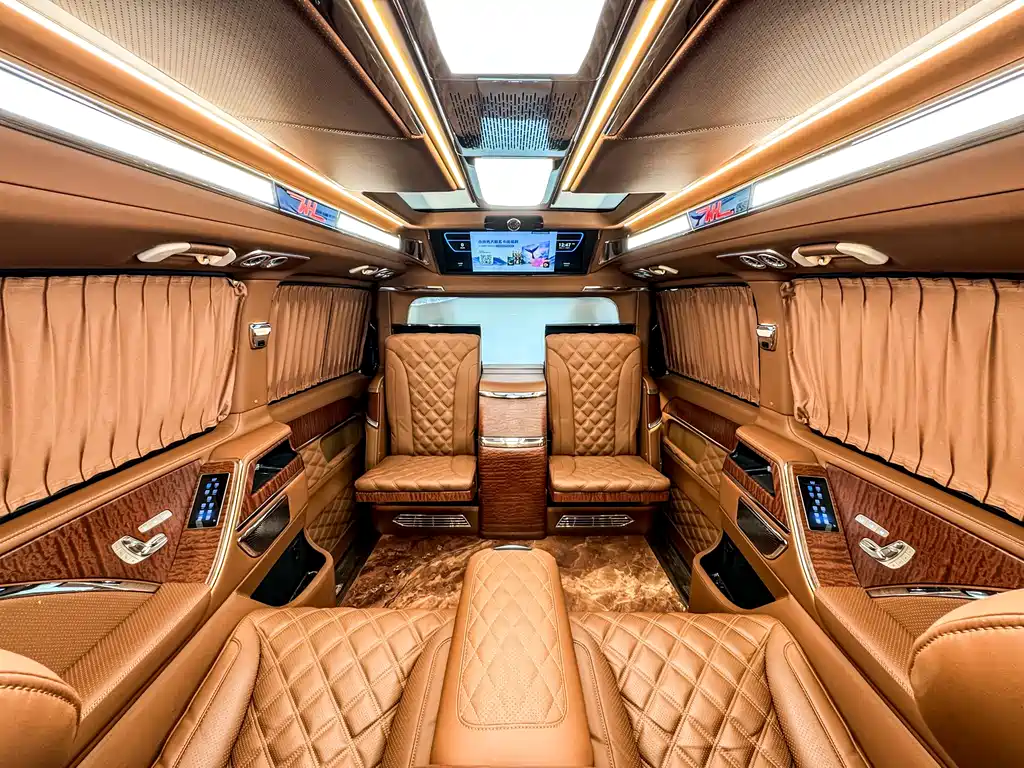 Mercedes-Benz V-Class 2021 — фото 15