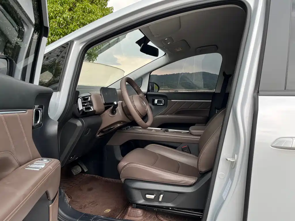 Wuling Xingguang 730 New Energy — миниатюра 4