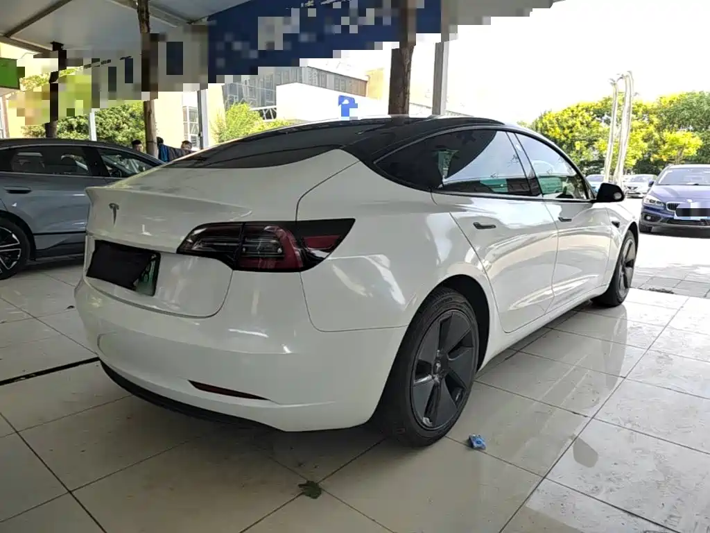 Tesla Model 3 — миниатюра 7