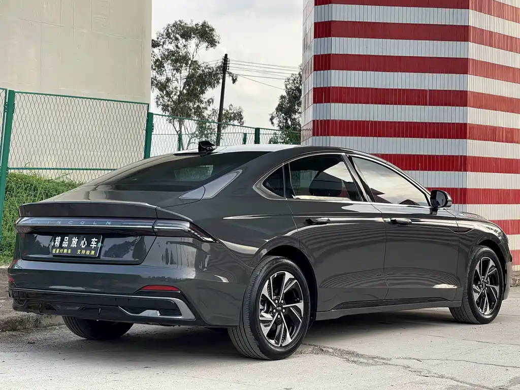 Lincoln Z 2022 i