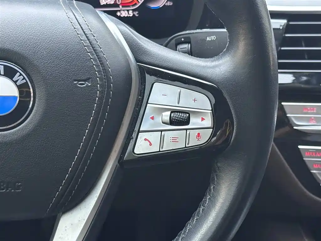 BMW 5 Series — миниатюра 16