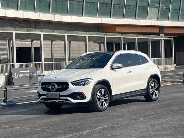 MERCEDES-BENZ GLA