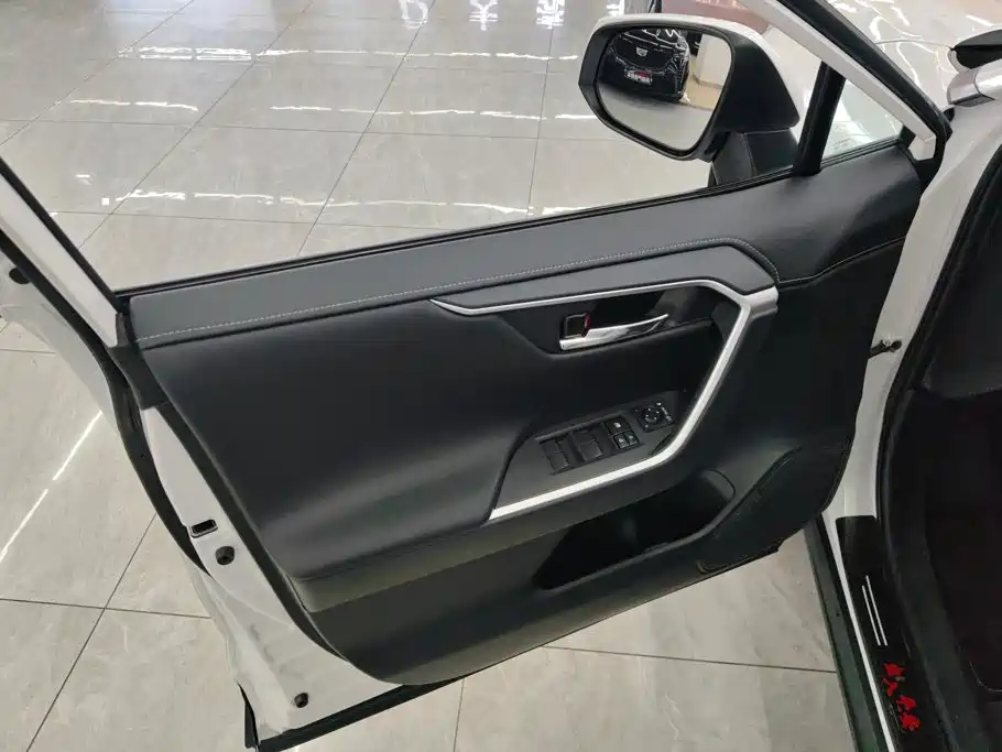 Toyota RAV4 — миниатюра 7