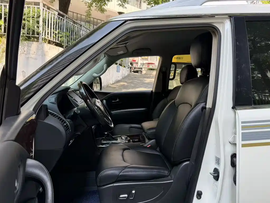 Nissan Patrol — миниатюра 10