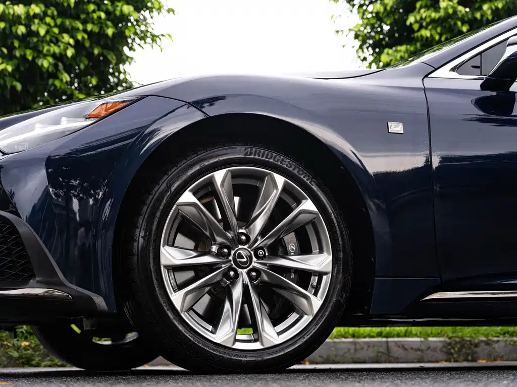 Lexus LS — миниатюра 8