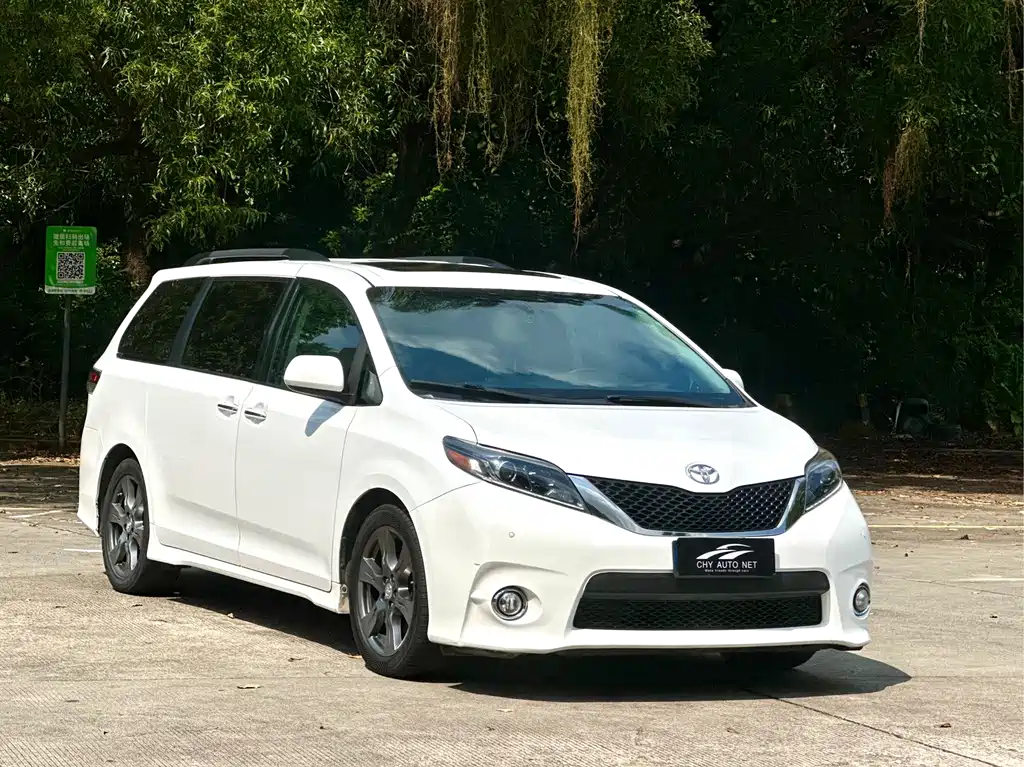 Toyota Sienna — миниатюра 2