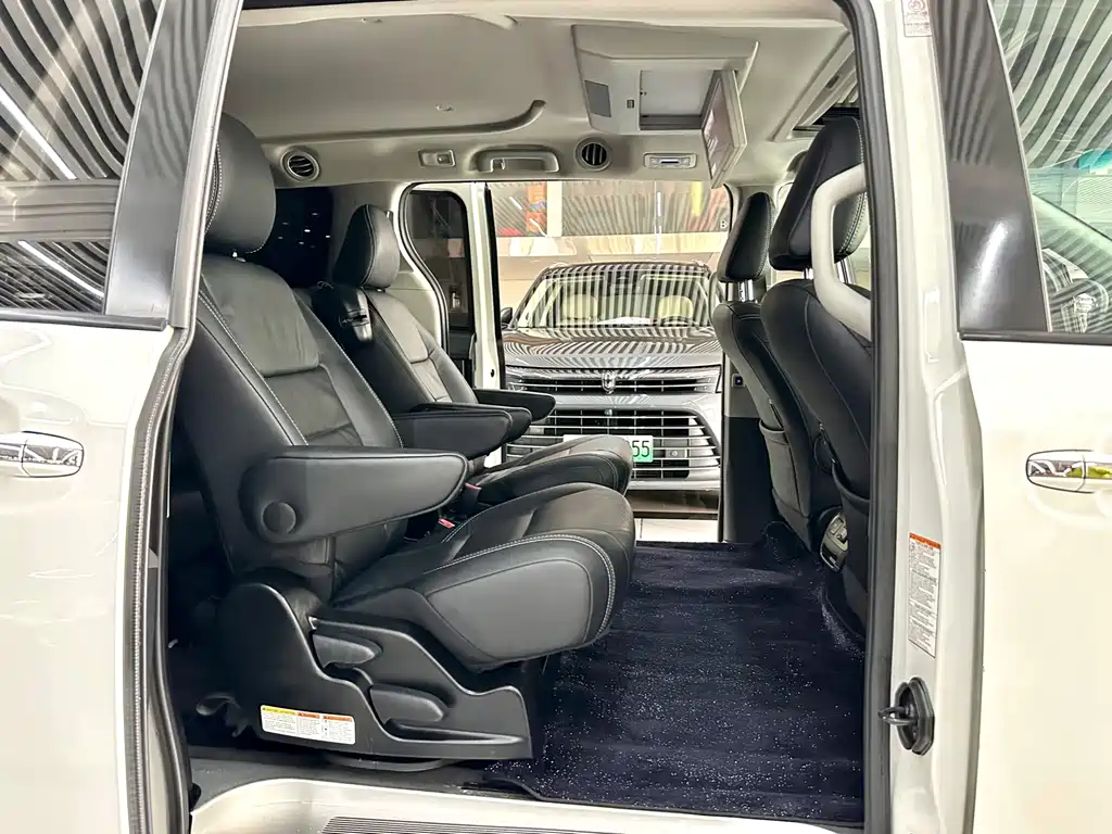 Toyota Sienna — миниатюра 21