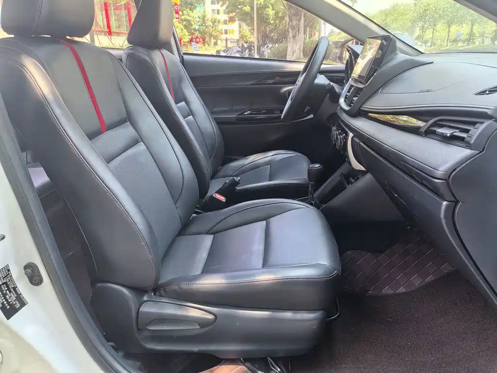 Toyota Yaris L — миниатюра 21