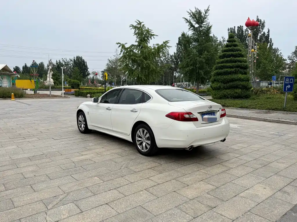 Infiniti Q70 Q70L 2.5L Luxury Edition, фото 5