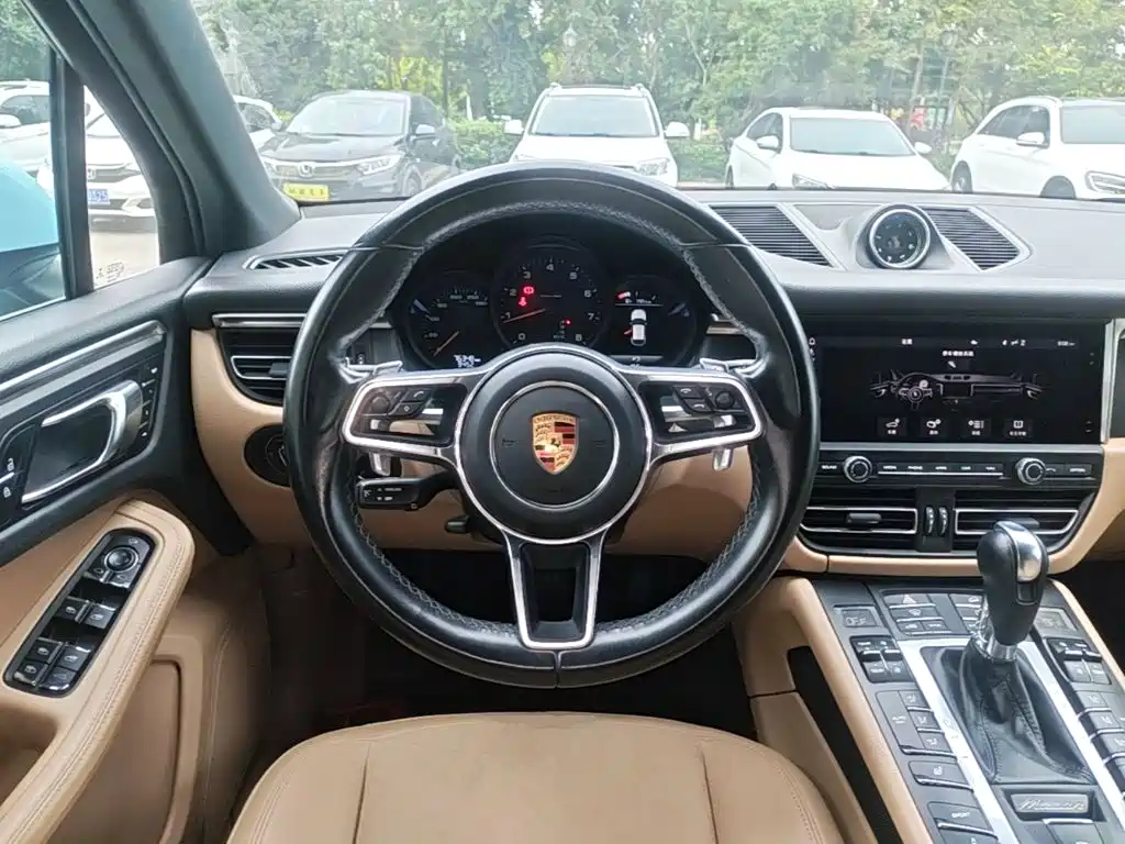 Porsche Macan — миниатюра 11