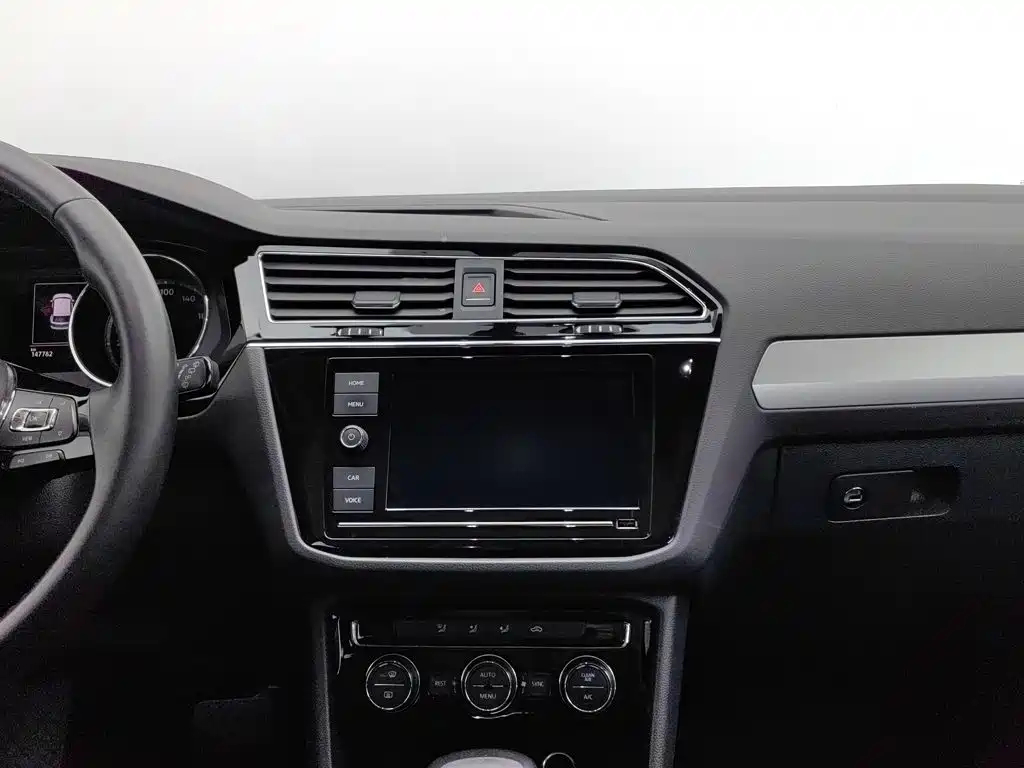 Volkswagen Tiguan L — миниатюра 12