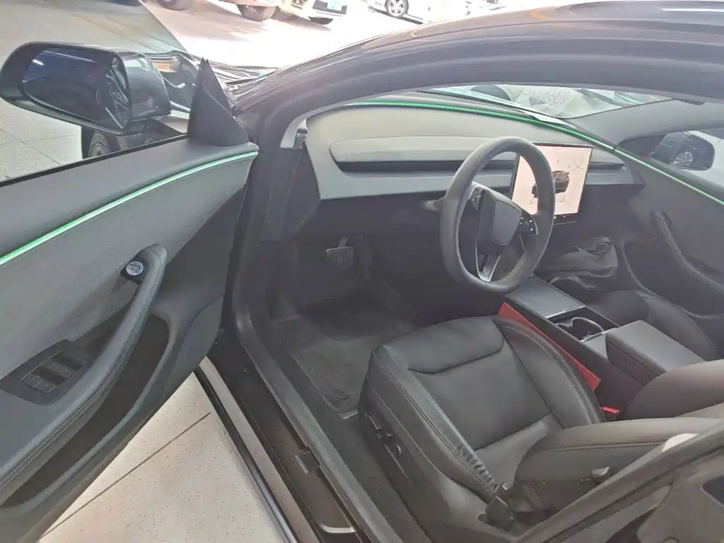 Tesla Model 3 — миниатюра 16