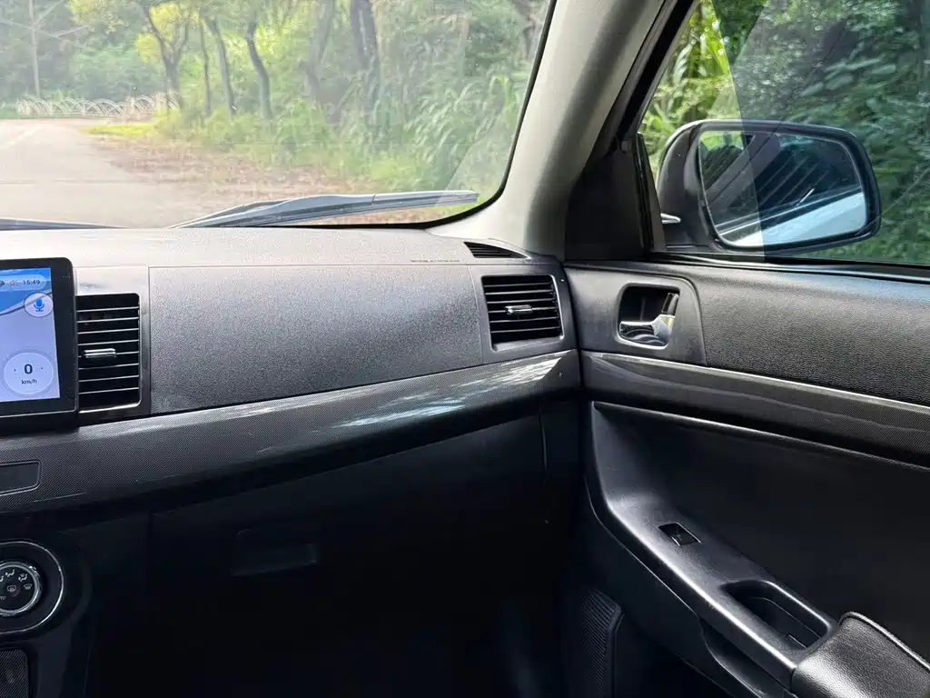 Mitsubishi Lancer EX — миниатюра 8