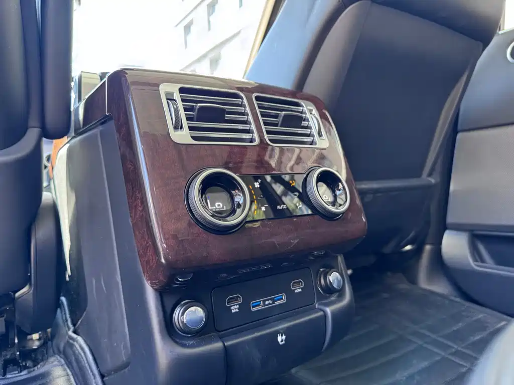 Land Rover Range Rover — миниатюра 14