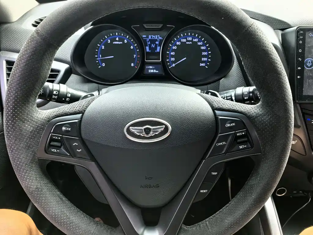 HYUNDAI VELOSTER