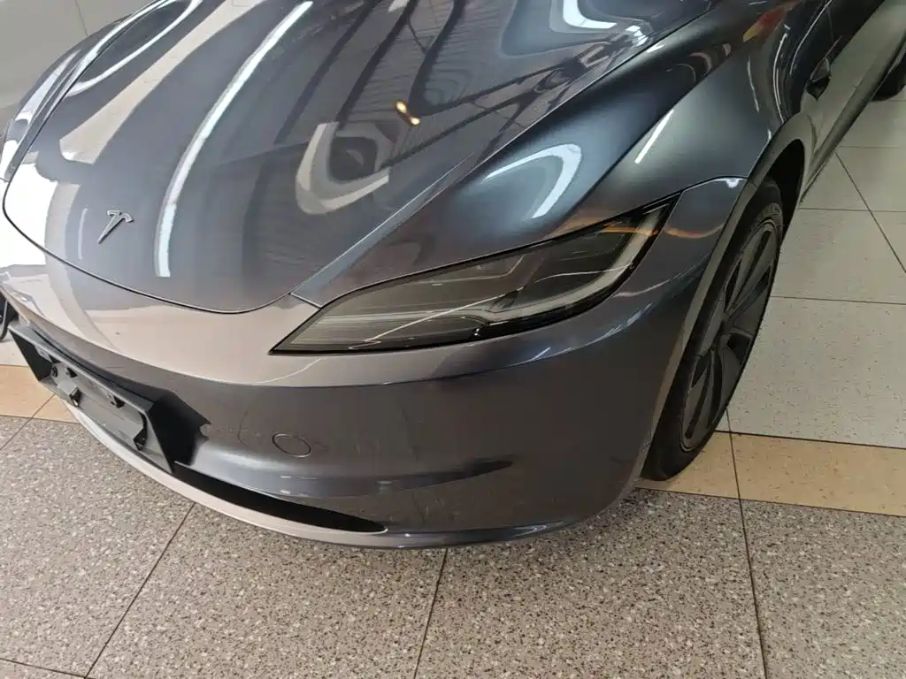 Tesla Model 3 — миниатюра 24