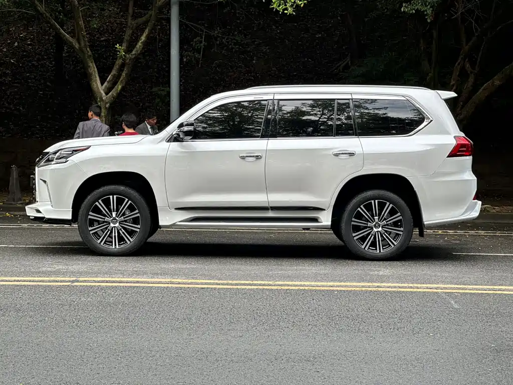 Lexus LX 2019 570