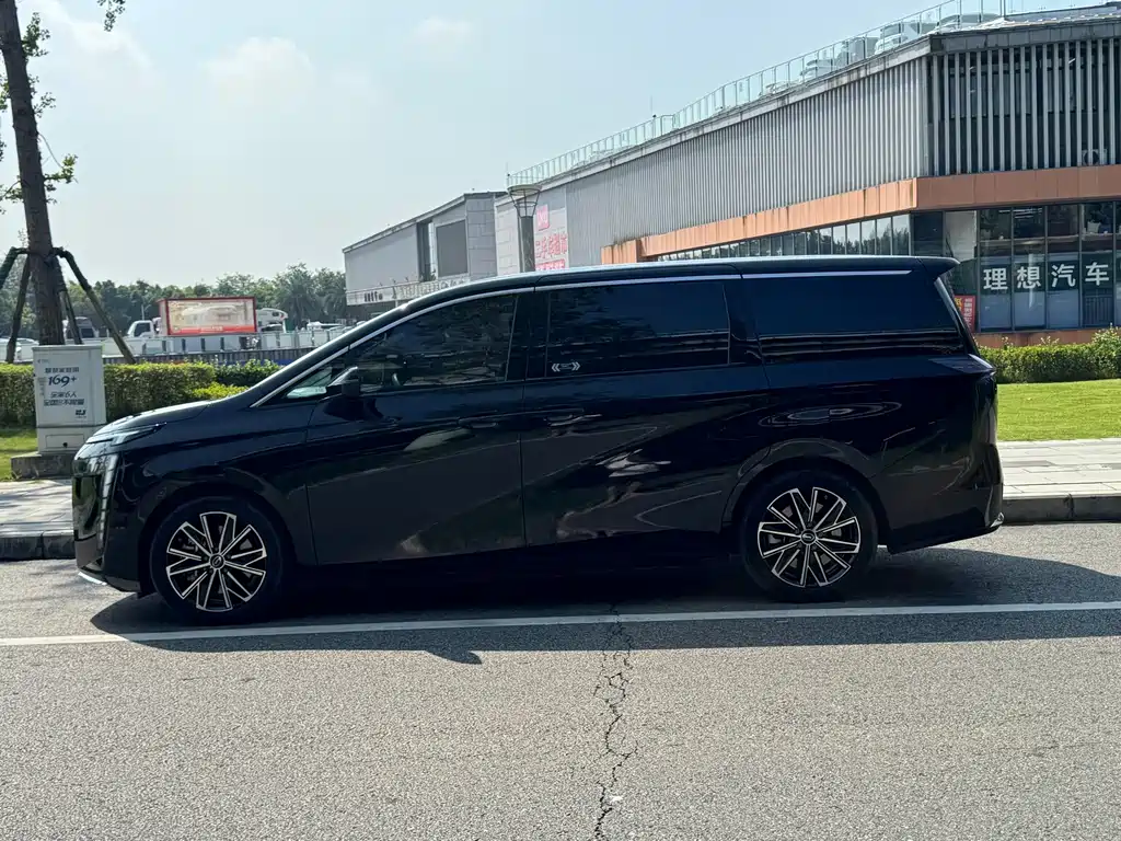 GAC Motor 传祺E8 PHEV — миниатюра 9