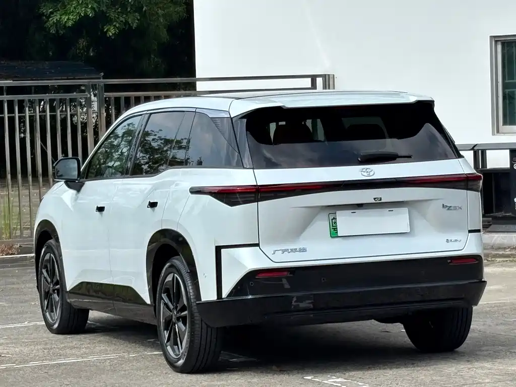 Toyota bZ3X — миниатюра 18