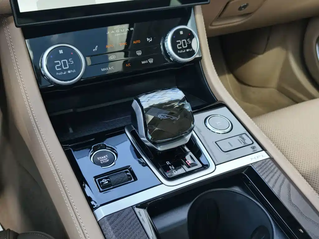 Jaguar XFL — миниатюра 13