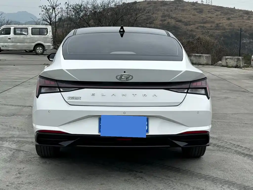 Hyundai Elantra — миниатюра 8