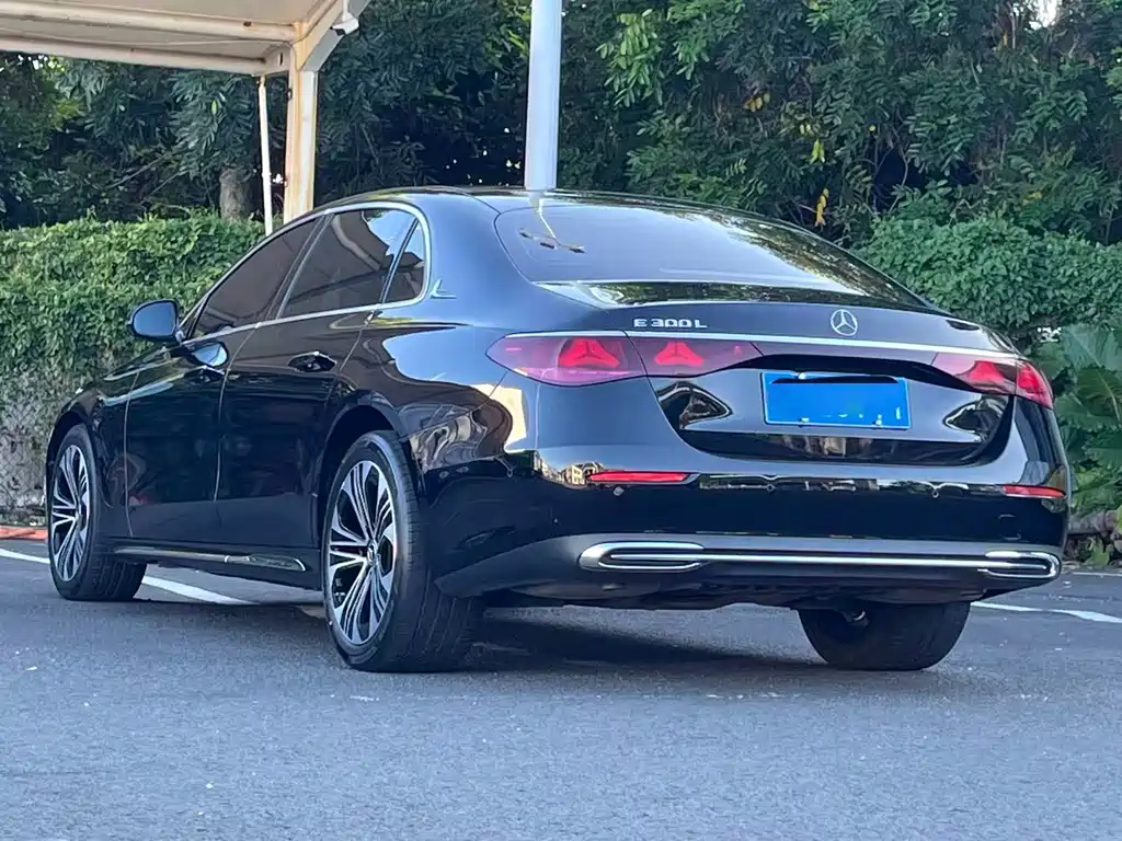 Mercedes-Benz E-Class — миниатюра 7