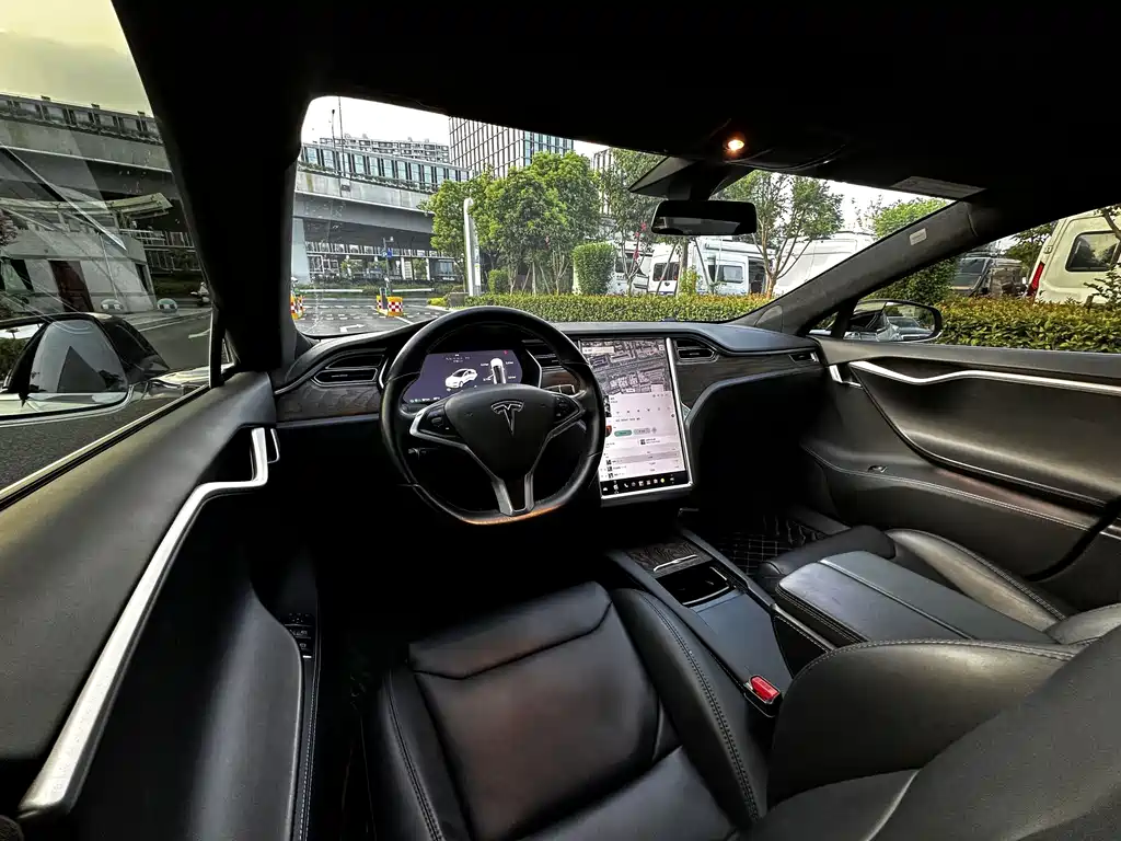 Tesla Model S — миниатюра 14