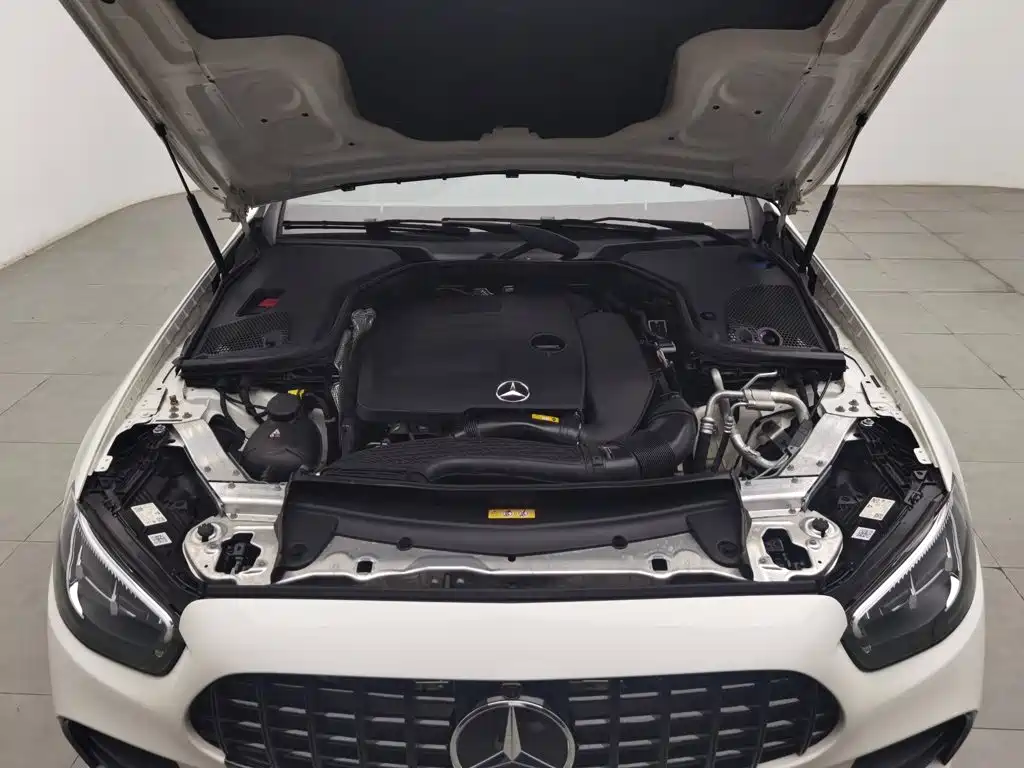 Mercedes-Benz E-Class (Import) — миниатюра 6