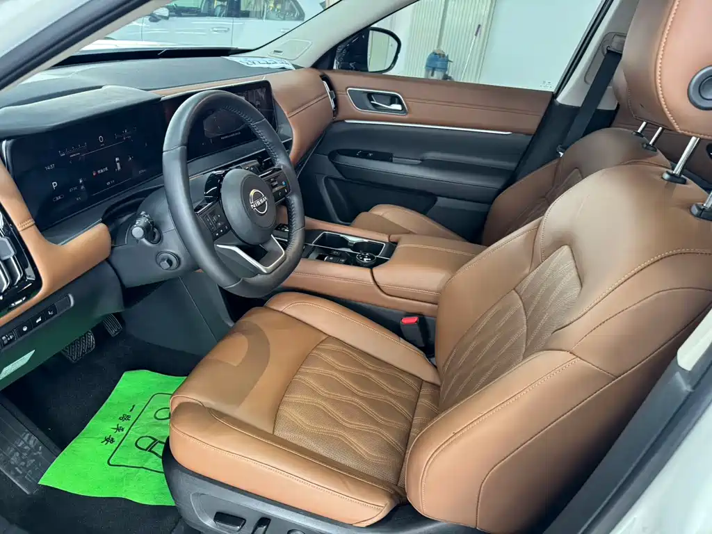 NISSAN EXPLORING THE LAND