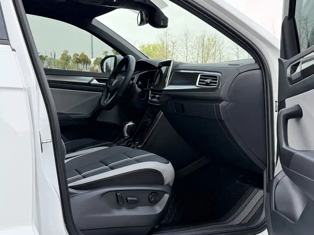 Volkswagen T-Roc 2024 300TSI DSG