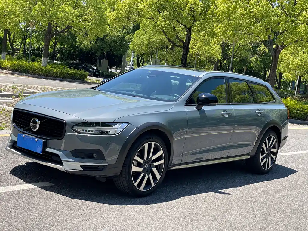 Volvo V90 2022