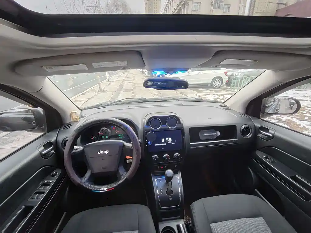 Jeep Compass (Import) — миниатюра 8
