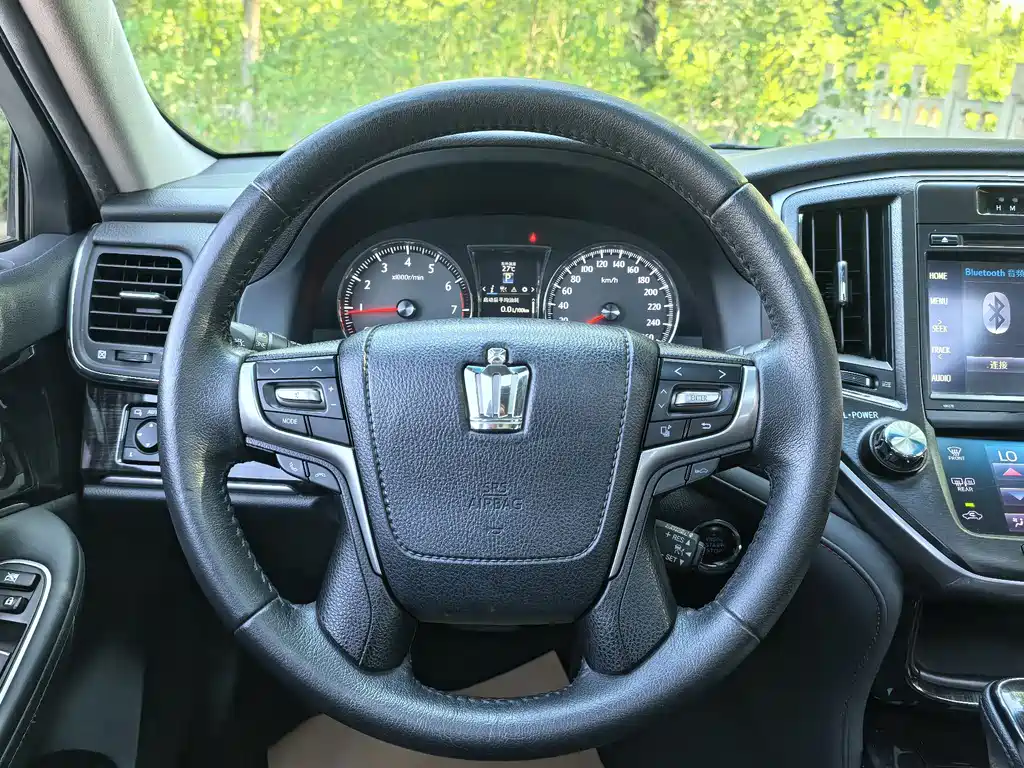 Toyota Crown — миниатюра 14