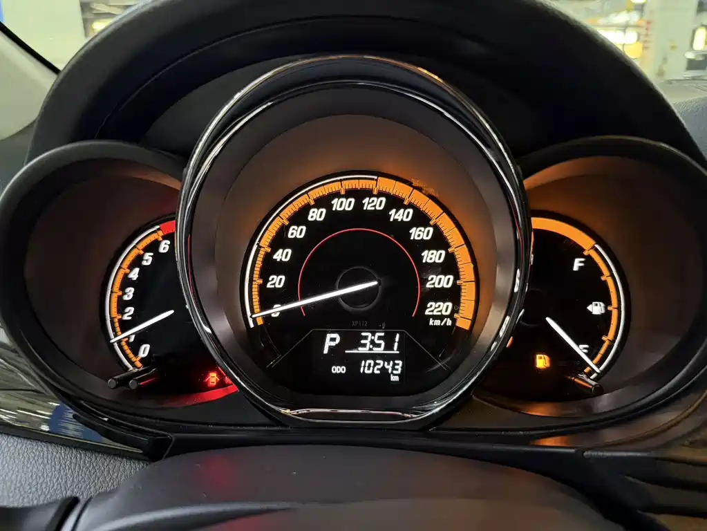 Toyota Yaris L — миниатюра 10